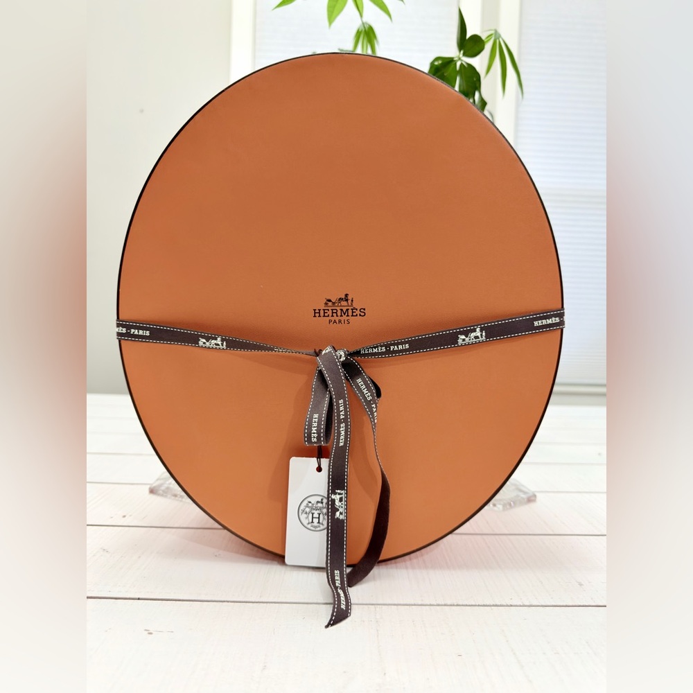New Large Hermes Oval Box